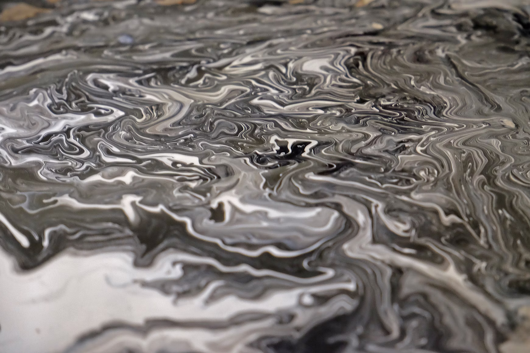 Calcium lignosulfonate is used as a coal water slurry additive
