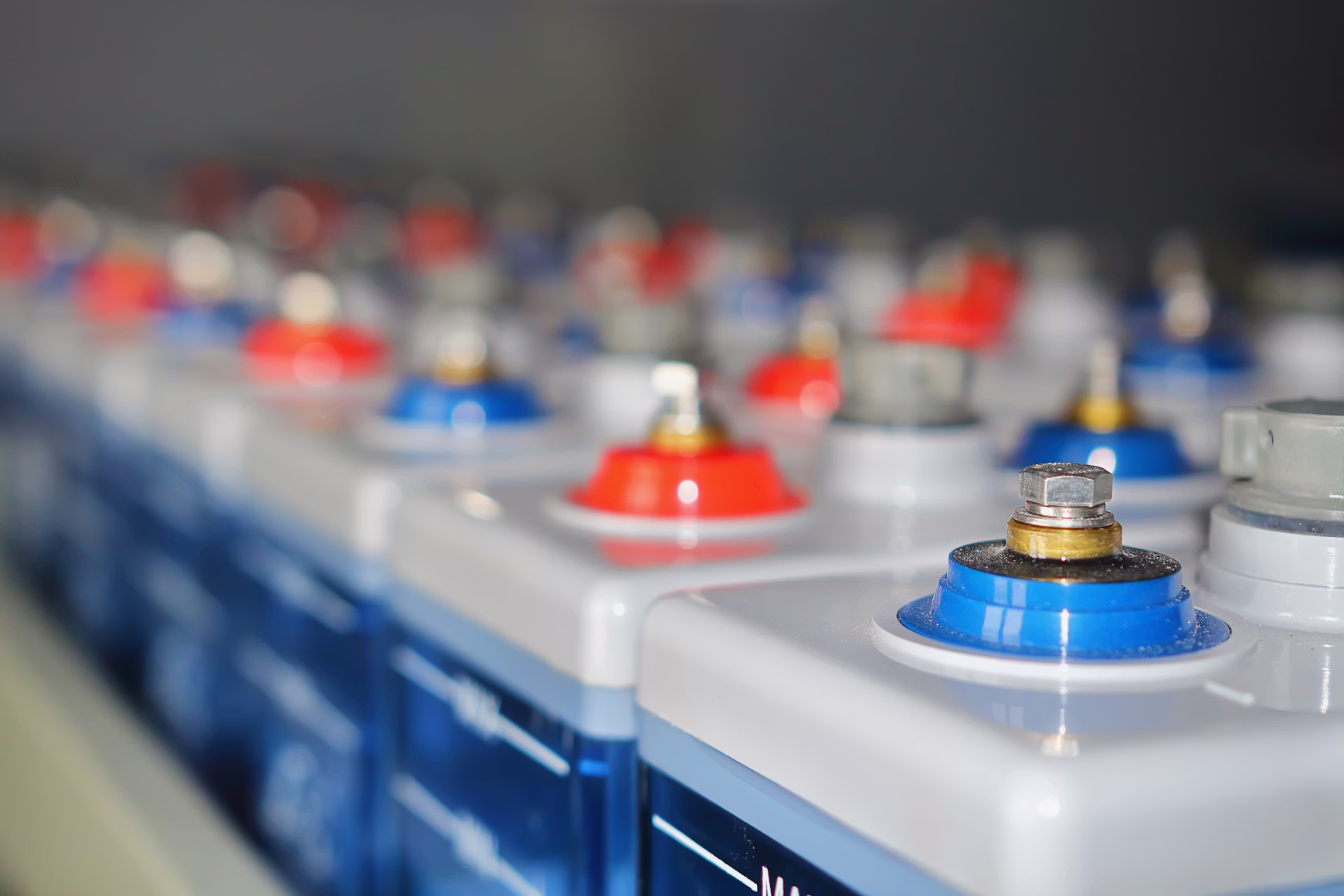 Calcium lignosulfonate is used as a lead-acid battery expander