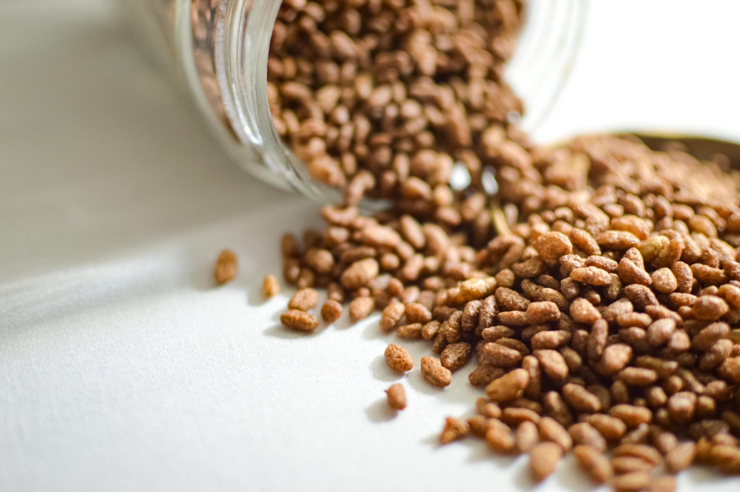 Calcium lignosulfonate is used as a pelleting agent
