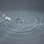 How does sodium lignosulfonate act as a water reducer?