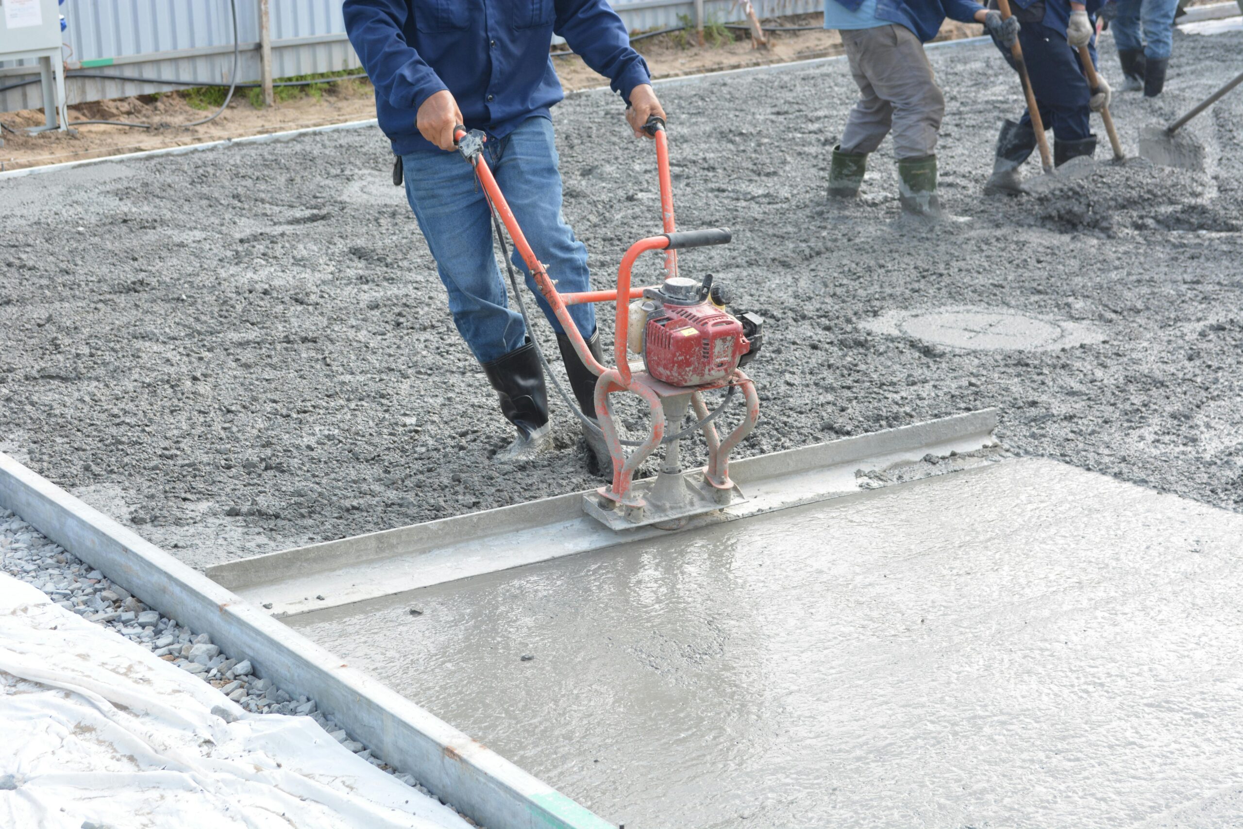 How is calcium lignosulfonate used as a water reducer in concrete?
